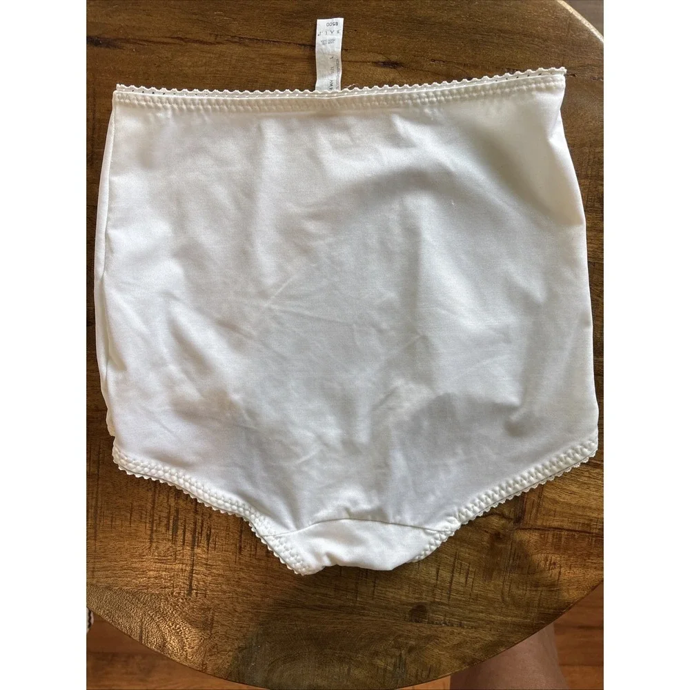 VTG Bali Granny Panties White Nylon/Spandex Satin SZ LG‎